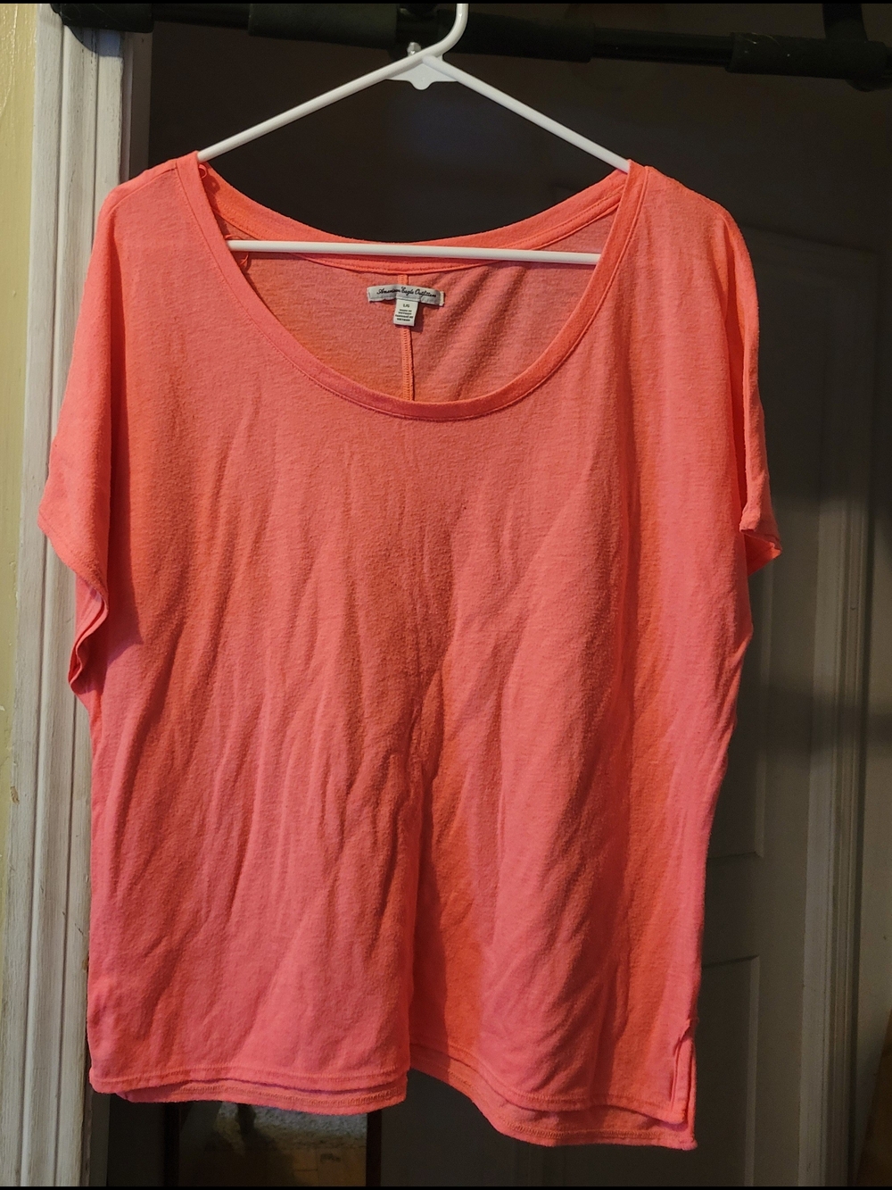 American Eagle Outfitters Coral Scoop Neck Short Sleeve Top